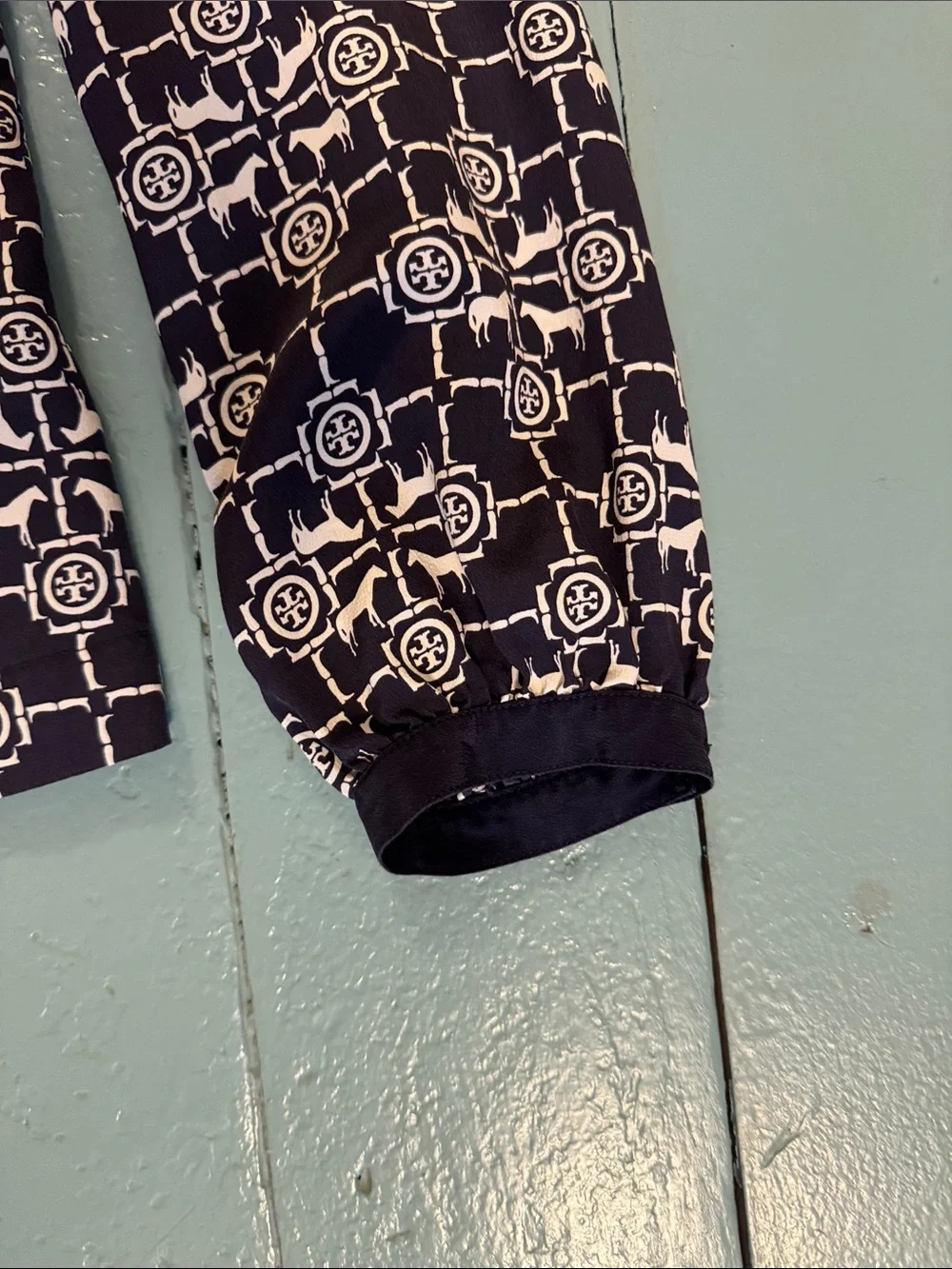 Tory Burch Navy & White Logo-Pattern silk top with Gold Buttons size 10 - Picture 4 of 8